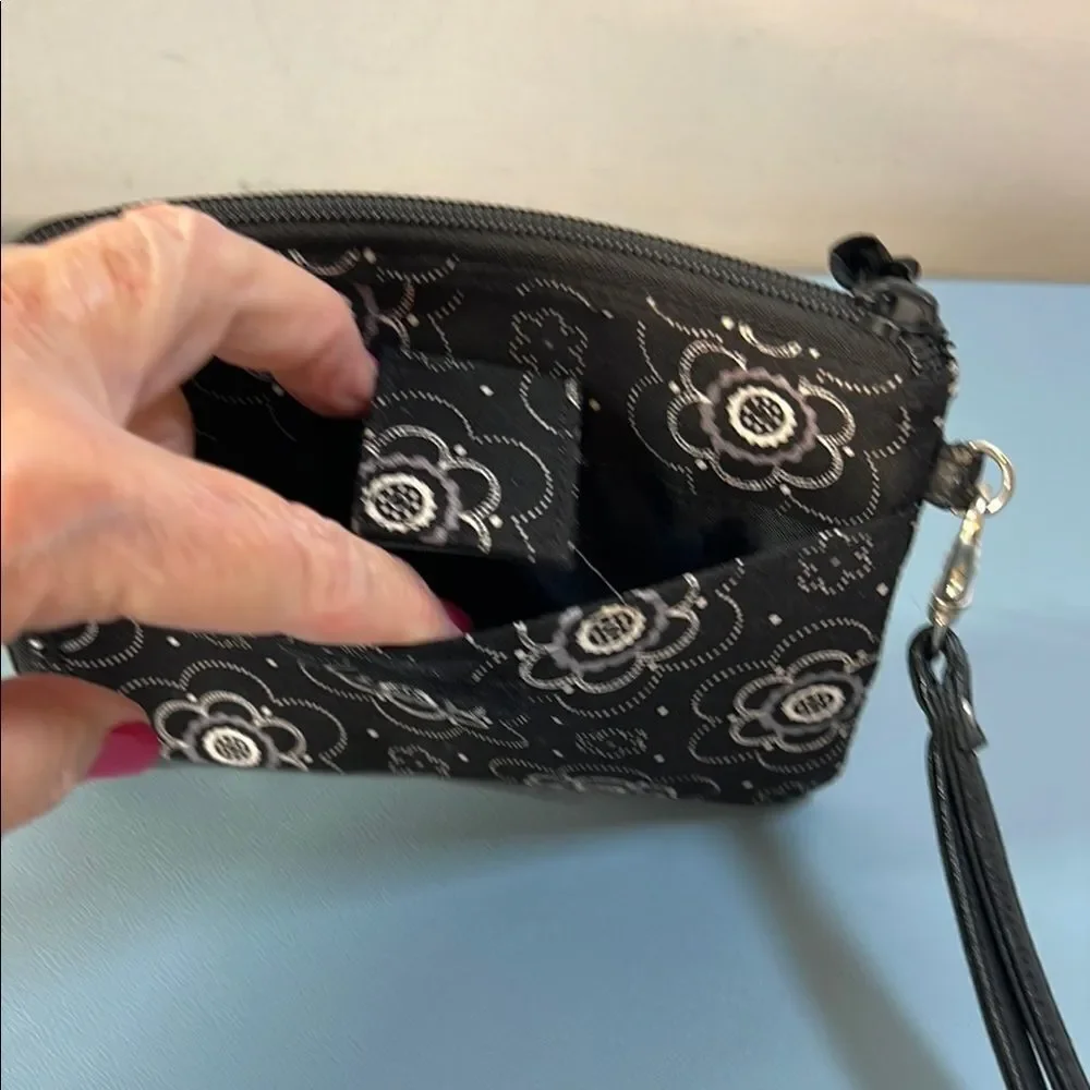 Thirty-one Grab and Go Black and White Floral Wristlet